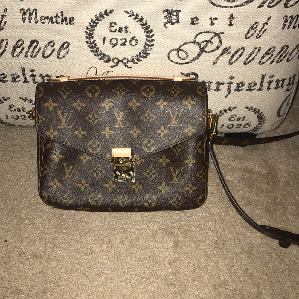 Unused Louis Vuitton crossbody